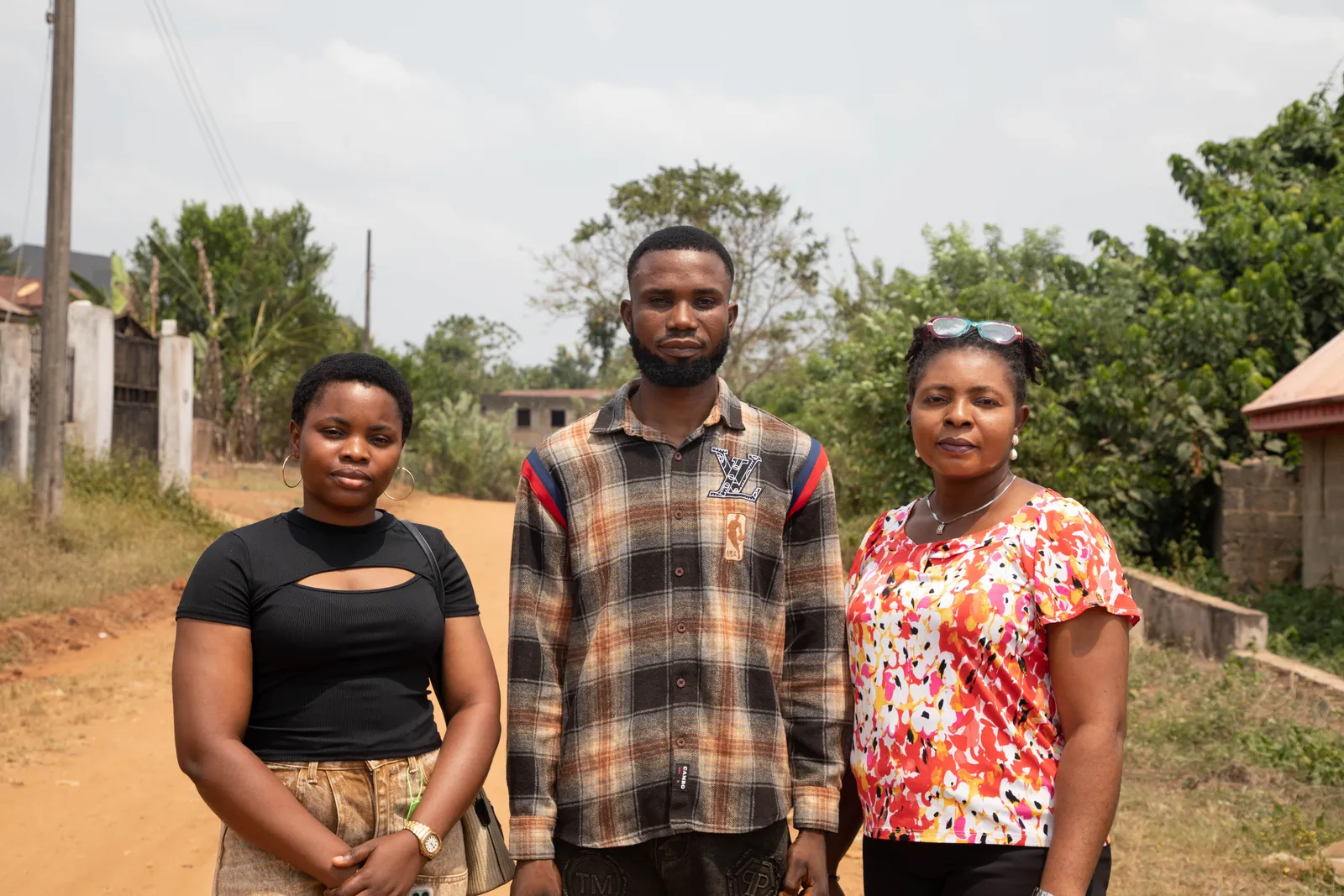 DR-TB Survivor, Kazeem flanked by community volunteers from Damien Foundation